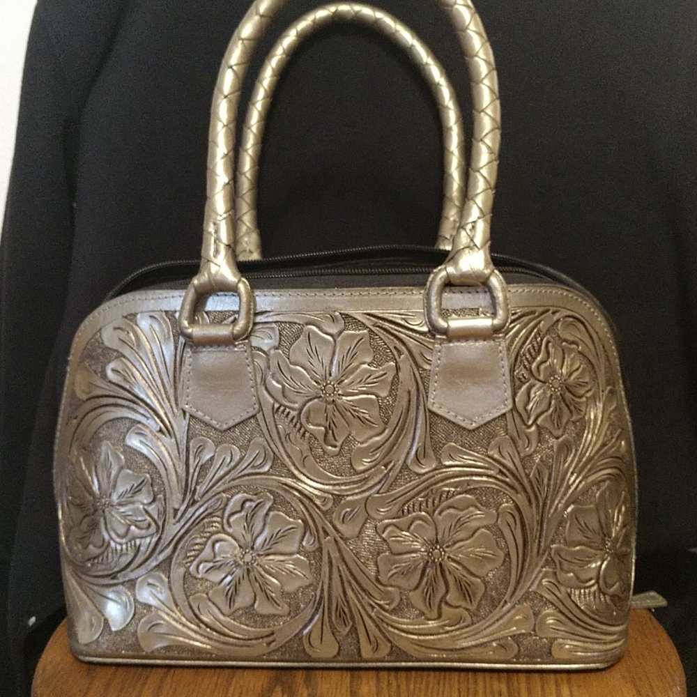 Que Chula Hand Tooled Leather Purse